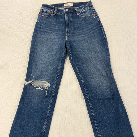Abercrombie Curve Love Ultra High Rise Ankle Straight Jean - Picture 3 of 5